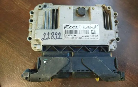 Alfa Romeo Mito Engine control unit/module 51830585p 0261s04664