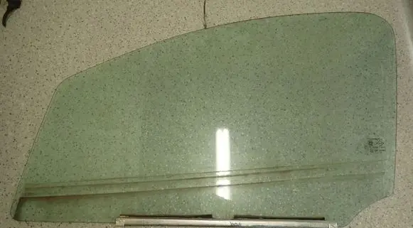 Suzuki Alto Sliding door window/glass