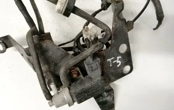 Volkswagen Touareg I Turbo solenoid valve 1J0906627B 72290345