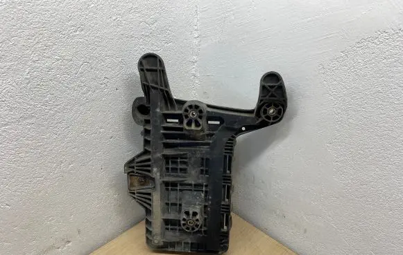 Volkswagen PASSAT B6 Battery box tray 1K0915333C