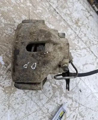 Volkswagen PASSAT B5 Front brake caliper