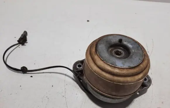 Mercedes-Benz C AMG W204 Engine mount vacuum valve A2042403917