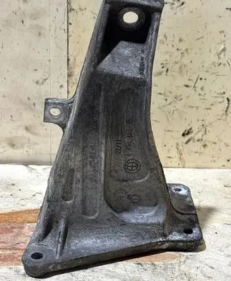 BMW 3 E46 Engine mounting bracket 6754185 22116754185 22111095084