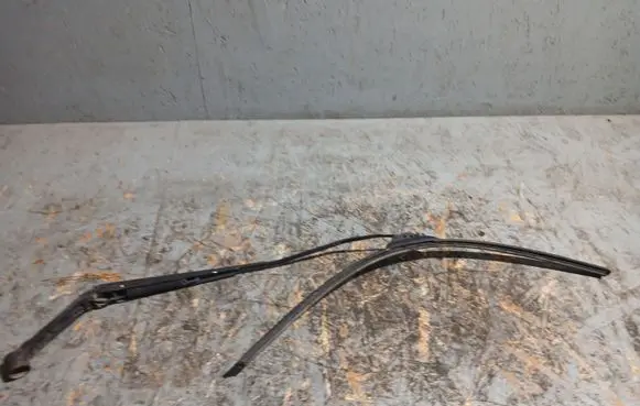 Mitsubishi Colt Windshield/front glass wiper blade
