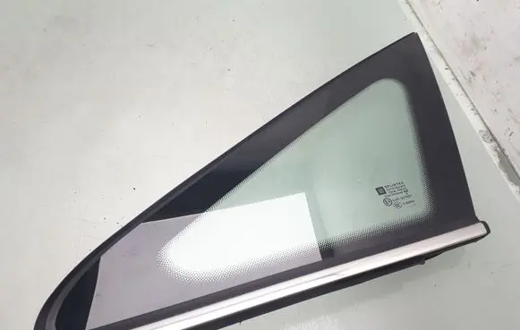 Opel Zafira B Front door vent window glass four-door AS2