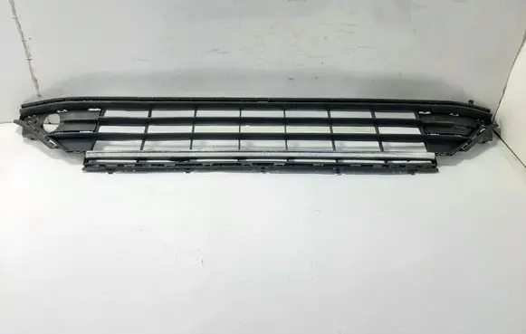 Volkswagen Golf VII Front grill 5G0853677L