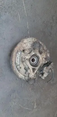 Land Rover Discovery 3 - LR3 Rear wheel hub spindle/knuckle 