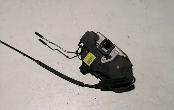 Ford Mustang V Front door lock DA5A5421812BA