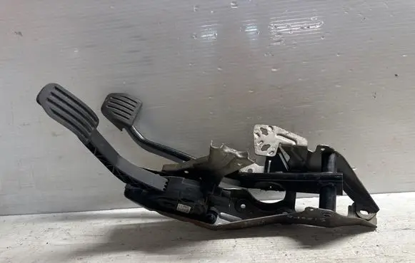 Volvo S60 Accelerator throttle pedal 31329061