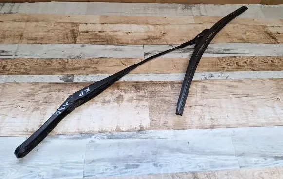 Opel Astra H Front wiper blade arm