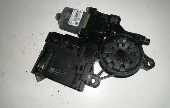 Volkswagen PASSAT B6 Front door window regulator motor 0130822451 3C0959702 3C095979