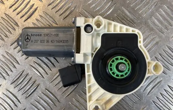 Mercedes-Benz SLK R172 Front door window regulator motor A2078200642 934531100 16043285