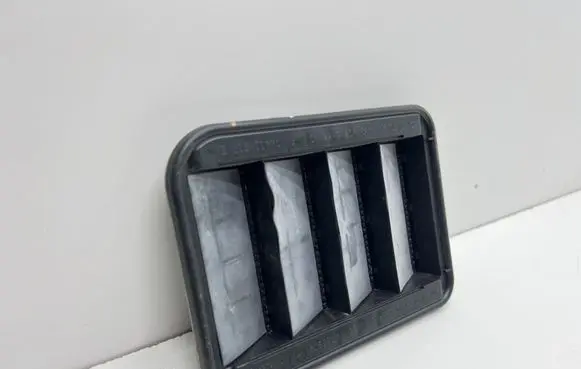 BMW 2 F44 Quarter panel pressure vent 9201647
