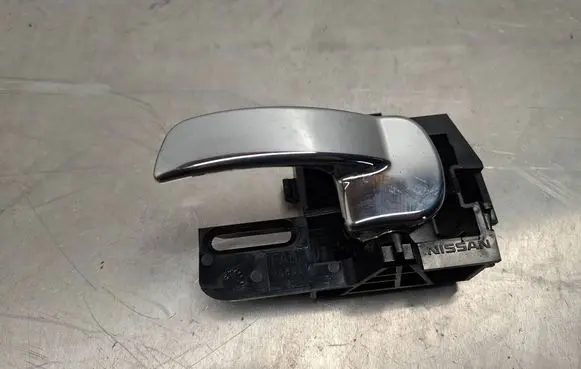 Nissan Qashqai Rear door interior handle 8318G