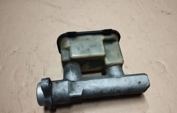 Chevrolet Tahoe Master brake cylinder 18016429