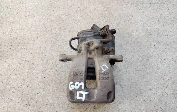Volkswagen PASSAT CC Rear brake caliper