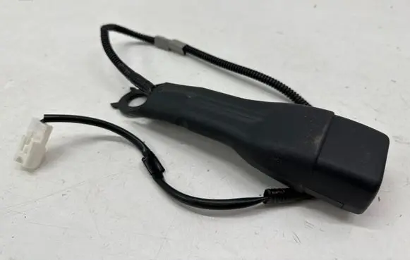 Toyota RAV 4 (XA50) Front seatbelt buckle