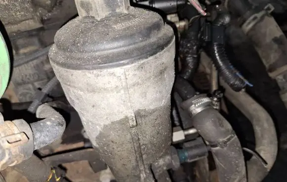 Skoda Roomster (5J) Oil filter cover 
