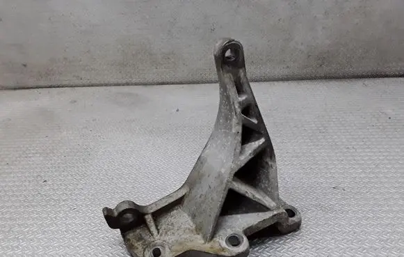 Volvo XC90 Front differential bracket 8675329