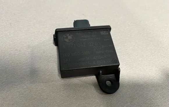 BMW M3 e92 Tire pressure control unit 6771042 41104922 002BE00001