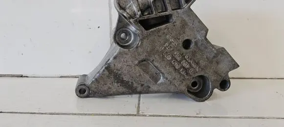 Volkswagen PASSAT B6 Engine mounting bracket 03G199207G