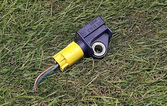 Mercedes-Benz E W212 Airbag deployment crash/impact sensor A2128204926