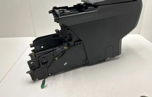 Peugeot 3008 I Armrest 