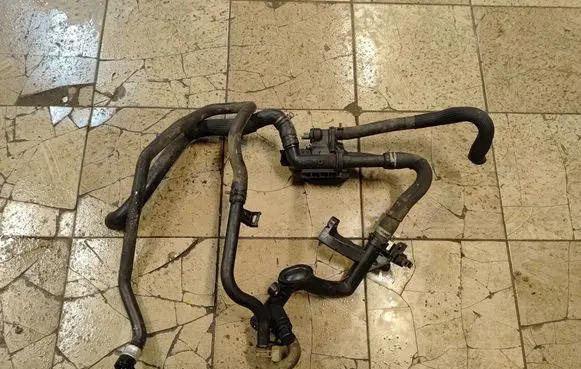 Peugeot 5008 Thermostat/thermostat housing 9670253780 PEUGEOT-3008 PEUGEOT-5008