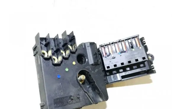 Mercedes-Benz E W211 Fuse box set 2115461341 013948371