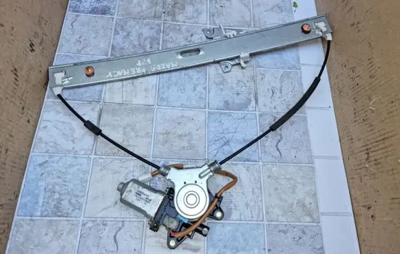 Mazda Premacy Front door window regulator with motor 8621003883 CM010410E