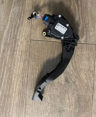 Renault Symbioz Accelerator throttle pedal 180105012R