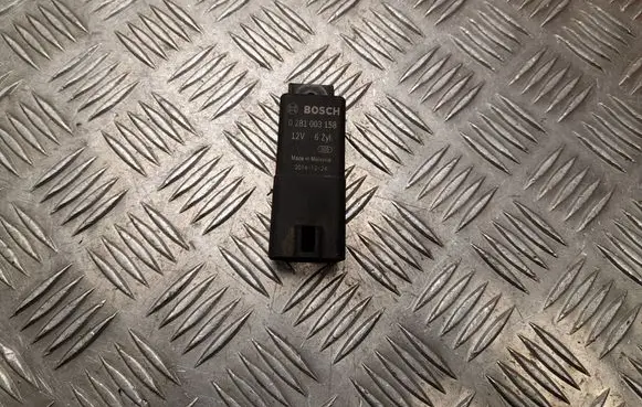 Volkswagen Amarok Glow plug pre-heat relay 4M0907282E
