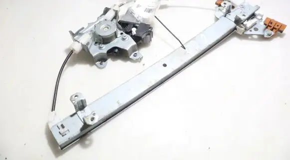Nissan Juke I F15 Front window lifting mechanism without motor