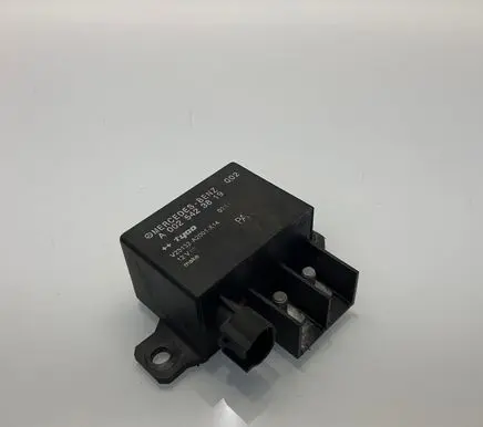 Mercedes-Benz E W211 Charging relay A0025423819 V23132A2001X14 0025423819