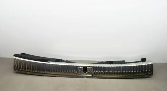 Trunk/boot sill cover protection