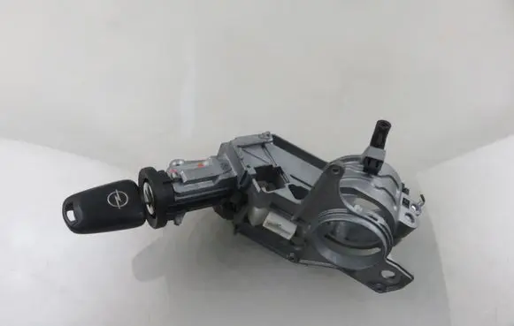 Opel Zafira B Ignition lock N0501882