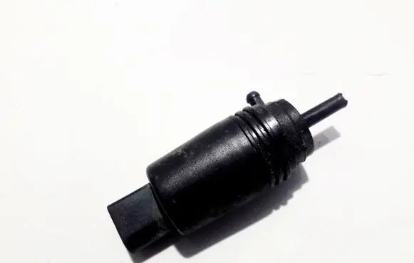BMW 5 E39 Windscreen/windshield washer pump 67128377612