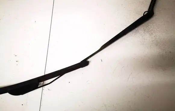 Front wiper blade arm