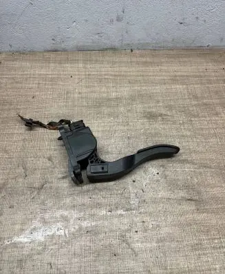 Mercedes-Benz Sprinter W906 Accelerator throttle pedal A9063000404 0280755023
