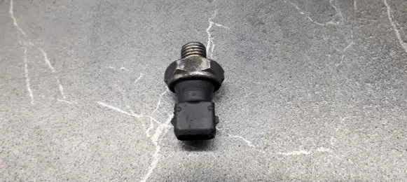 BMW 5 E39 Oil pressure sensor 1710509