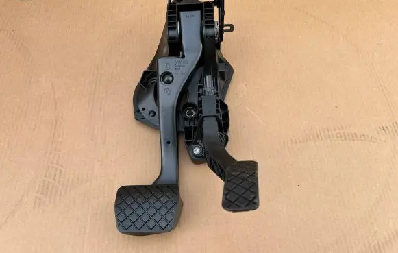 Audi Q3 F3 Accelerator throttle pedal 5Q2723503 5Q2723058