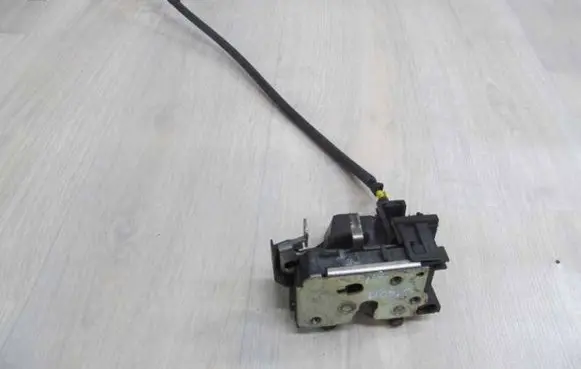 Fiat Doblo Front door lock 18744