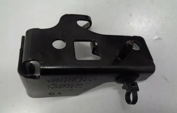 Opel Crossland X Engine mount bracket