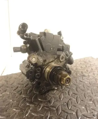 Mercedes-Benz E W212 Fuel injection high pressure pump 9424A020A A6510700101 0379797KCE
