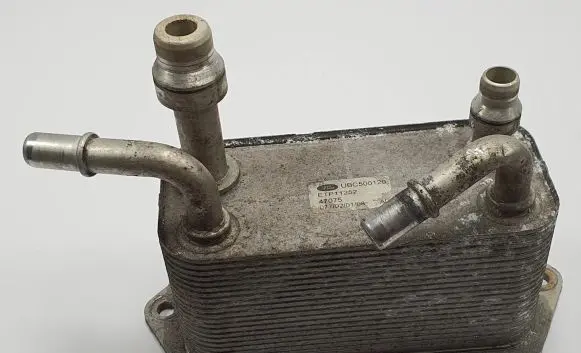 Land Rover Range Rover L322 Engine oil radiator UBC500120