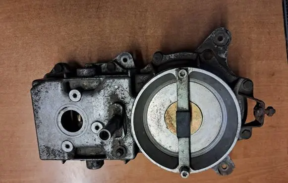 Mercedes-Benz W123 Throttle valve 0438120116