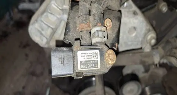 Volkswagen Golf VI Exhaust gas pressure sensor 076906051B