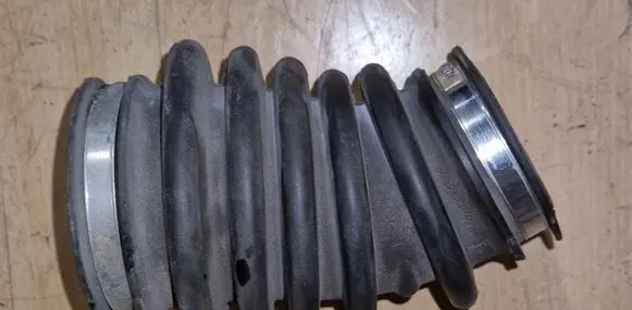 Volvo V70 Air intake duct part