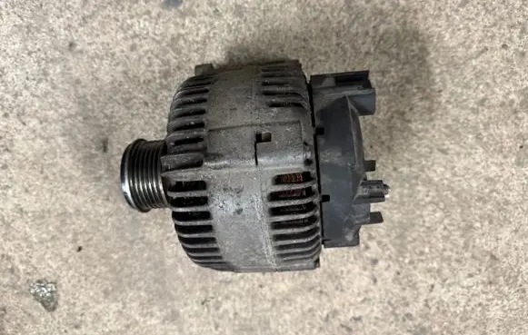 Volkswagen PASSAT B6 Generator/alternator 021903026L