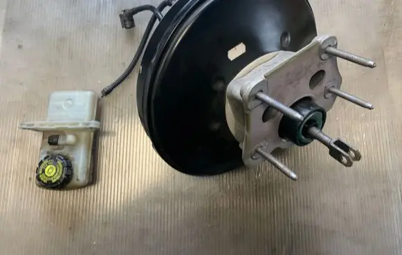 Renault Scenic III - Grand scenic III Brake booster 472100013R